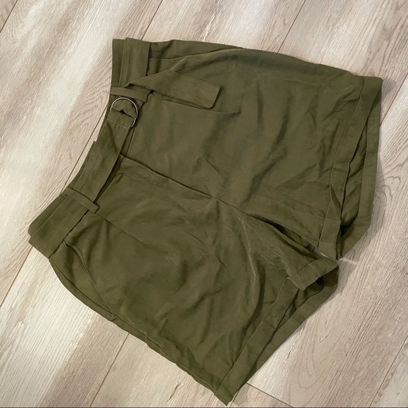 Vero moda green high rise shorts with buckle belt - Picture 4 of 7